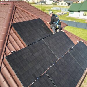 Saulės modulis Jinko Tiger Neo N-Type 425W 21,27% Mono Full Black Karšti Vėjai Saulės modulis Jinko Tiger Neo N-Type 425W 21,27% Mono Full Black DJI 0430 scaled 1