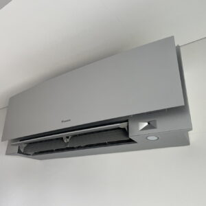Daikin SIENINIS Emura serijos 5.0 kW oro kondicionieriaus komplektas Karšti Vėjai Daikin SIENINIS Emura serijos 5.0 kW oro kondicionieriaus komplektas IMG 1439 1
