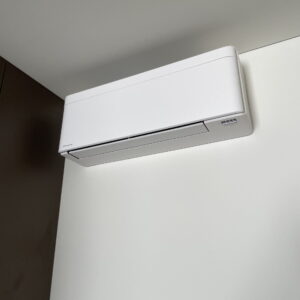 Daikin Stylish 3,0/3,2 kW šilumos siurblys oras oras Karšti Vėjai Daikin Stylish 3,0/3,2 kW šilumos siurblys oras oras IMG 3494 scaled 1